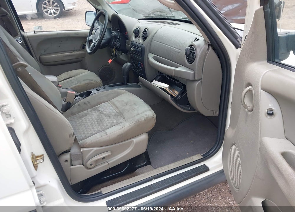 2006 JEEP LIBERTY VIN: 1J4GK48K86W122840