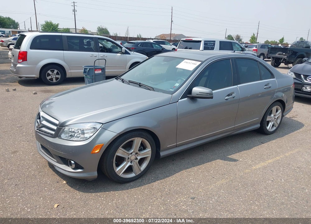 2010 MERCEDES-BENZ C 300 LUXURY/SPORT VIN: WDDGF5EB7AR108834
