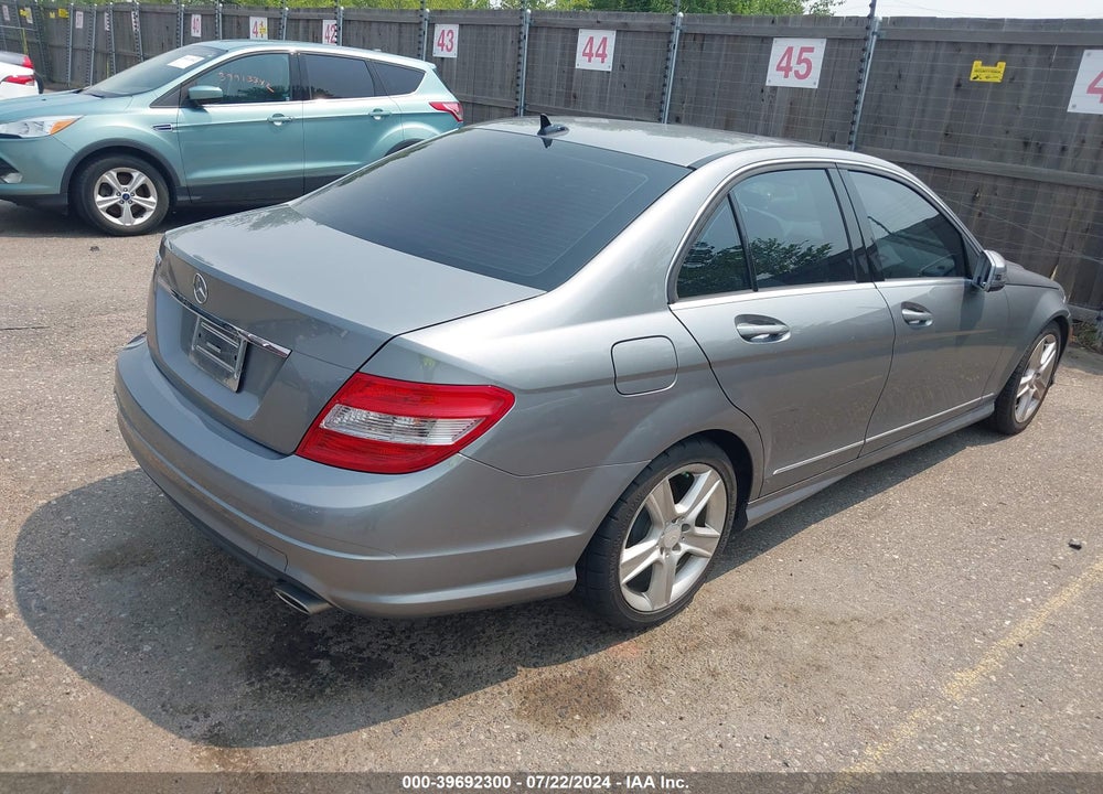 2010 MERCEDES-BENZ C 300 LUXURY/SPORT VIN: WDDGF5EB7AR108834