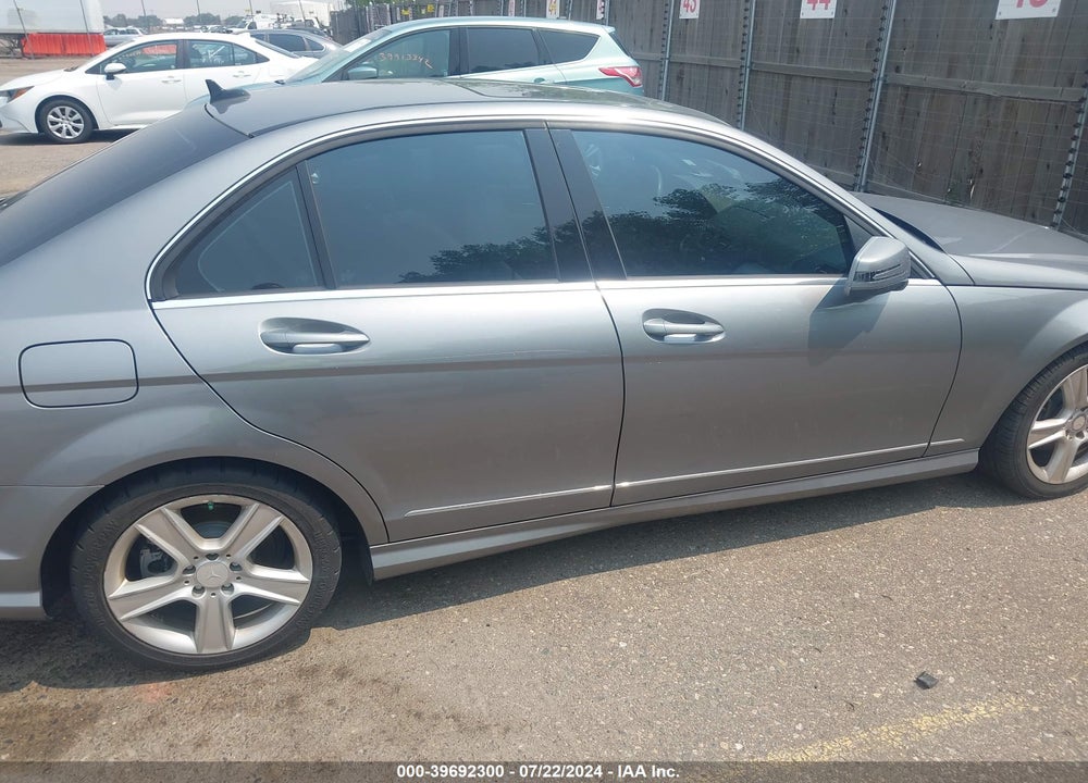 2010 MERCEDES-BENZ C 300 LUXURY/SPORT VIN: WDDGF5EB7AR108834