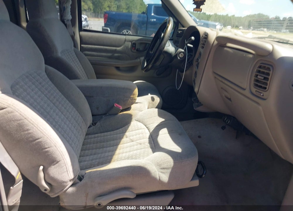 1998 CHEVROLET S-10 LS FLEETSIDE VIN: 1GCCS1941W8220101