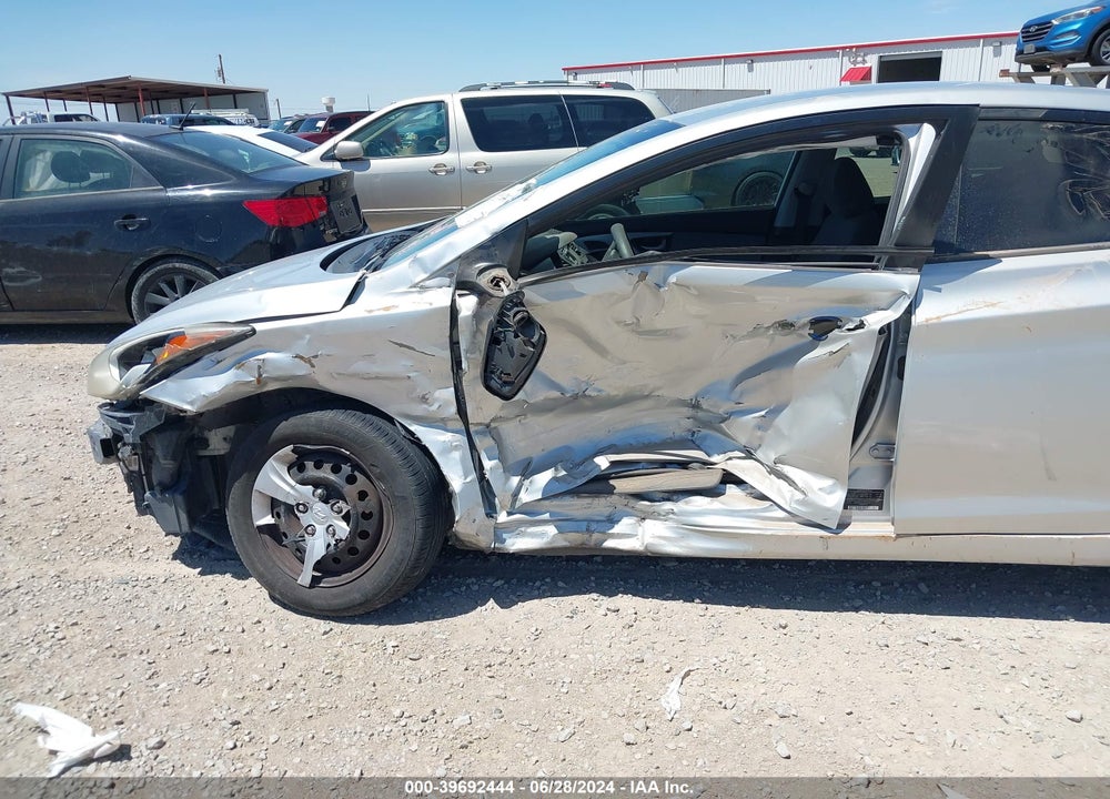 2016 HYUNDAI ELANTRA SE VIN: 5NPDH4AE2GH785677