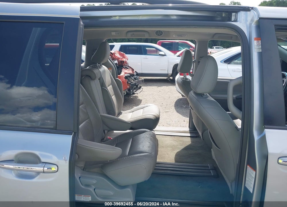 2015 TOYOTA SIENNA XLE 8 PASSENGER VIN: 5TDYK3DC1FS686235