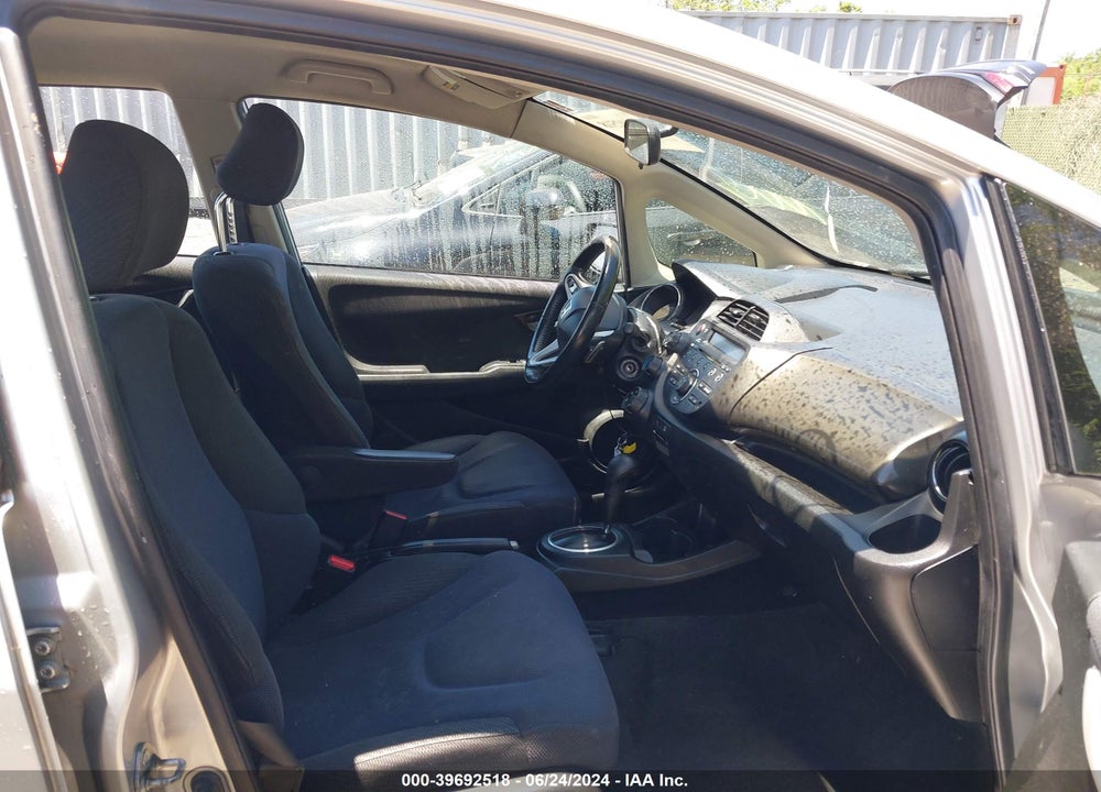 2013 HONDA FIT SPORT VIN: JHMGE8H50DC040502