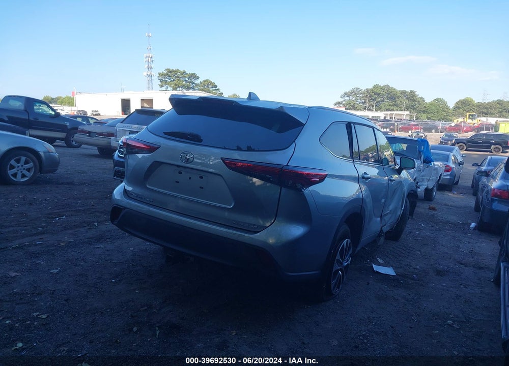2022 TOYOTA HIGHLANDER XLE VIN: 5TDHZRBH0NS568592