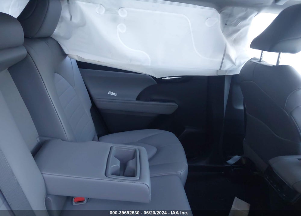 2022 TOYOTA HIGHLANDER XLE VIN: 5TDHZRBH0NS568592