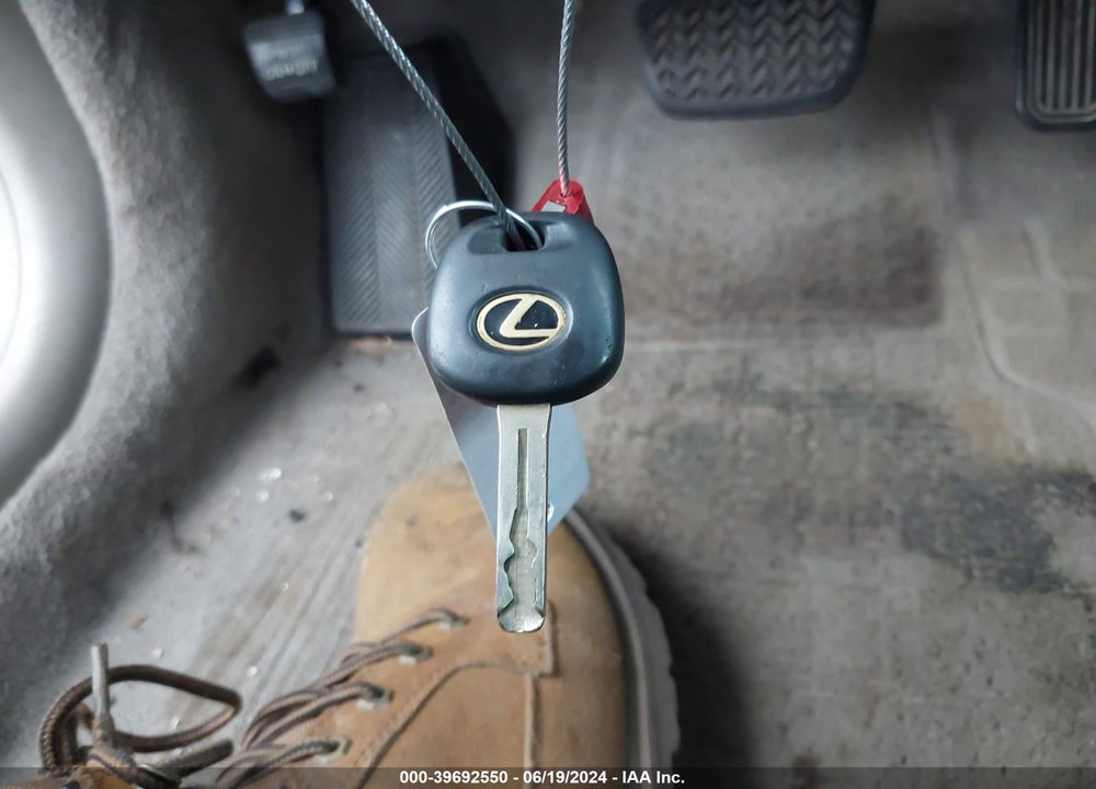 2002 LEXUS ES 300 VIN: JTHBF30G525036437
