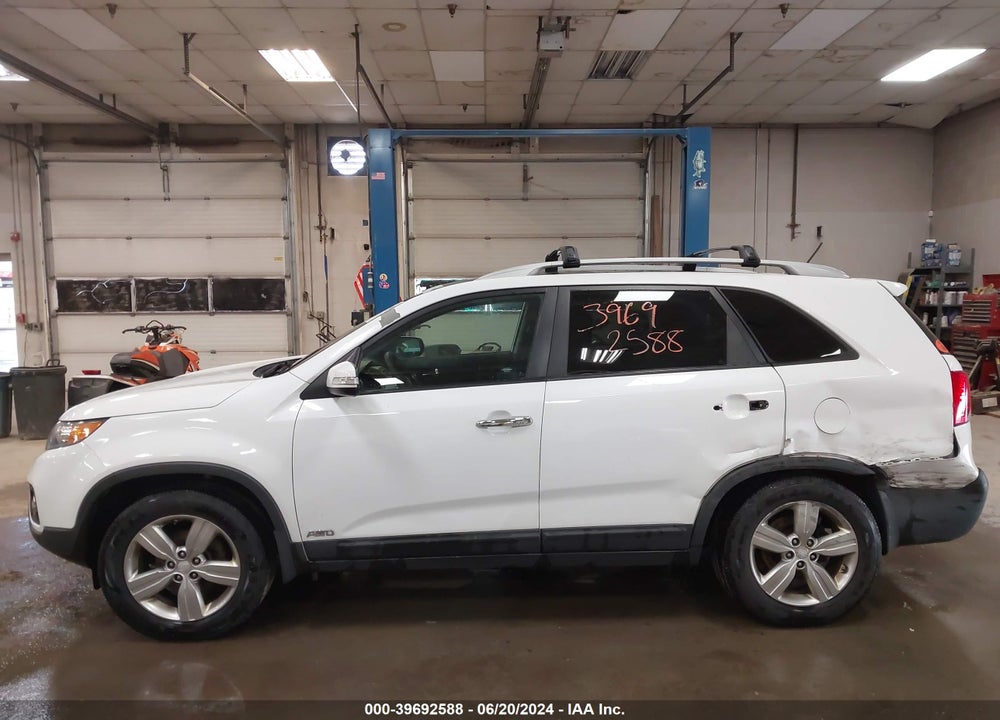 2013 KIA SORENTO EX V6 VIN: 5XYKUDA24DG365785