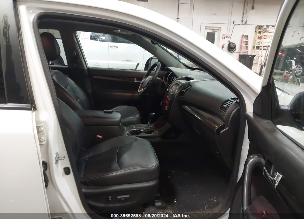 2013 KIA SORENTO EX V6 VIN: 5XYKUDA24DG365785