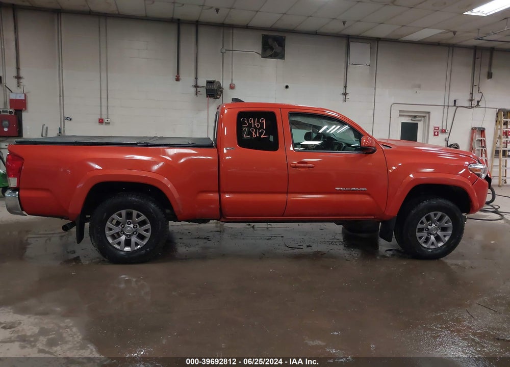 2017 TOYOTA TACOMA SR5 V6 VIN: 5TFSZ5ANXHX070856