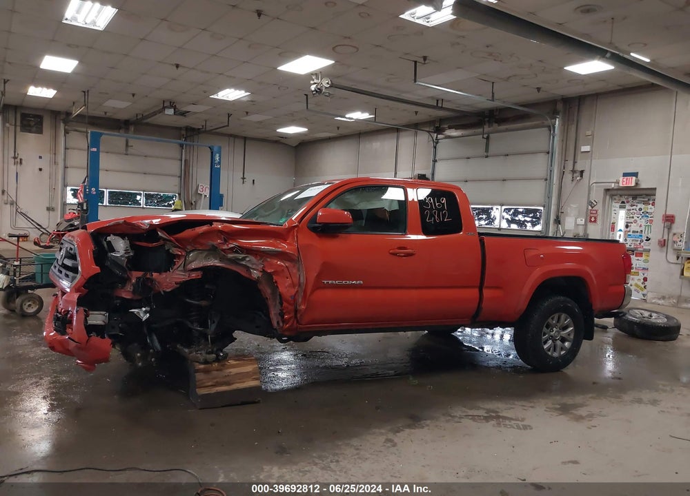 2017 TOYOTA TACOMA SR5 V6 VIN: 5TFSZ5ANXHX070856
