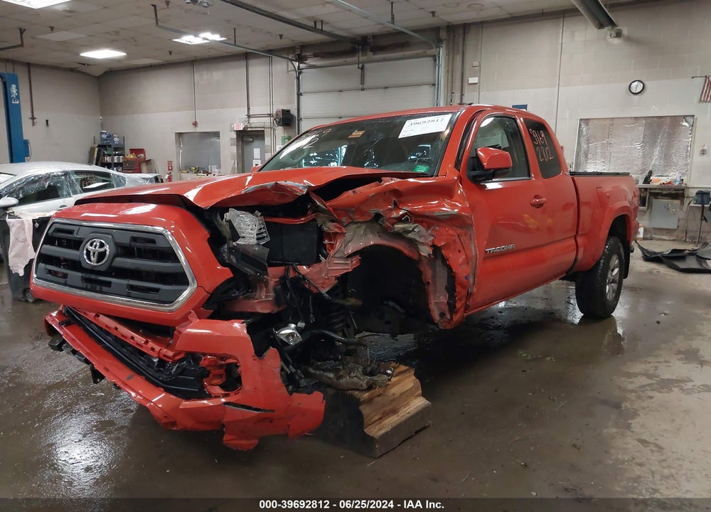 2017 TOYOTA TACOMA SR5 V6 VIN: 5TFSZ5ANXHX070856