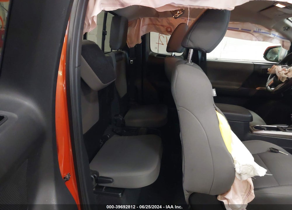 2017 TOYOTA TACOMA SR5 V6 VIN: 5TFSZ5ANXHX070856