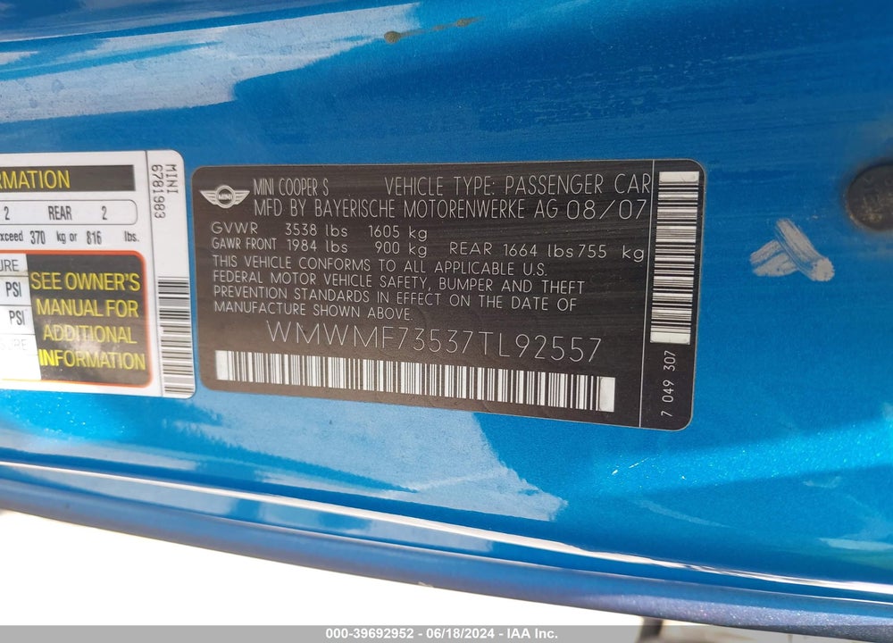 2007 MINI COOPER S VIN: WMWMF73537TL92557