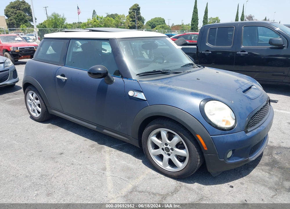 2007 MINI COOPER S VIN: WMWMF73537TL92557