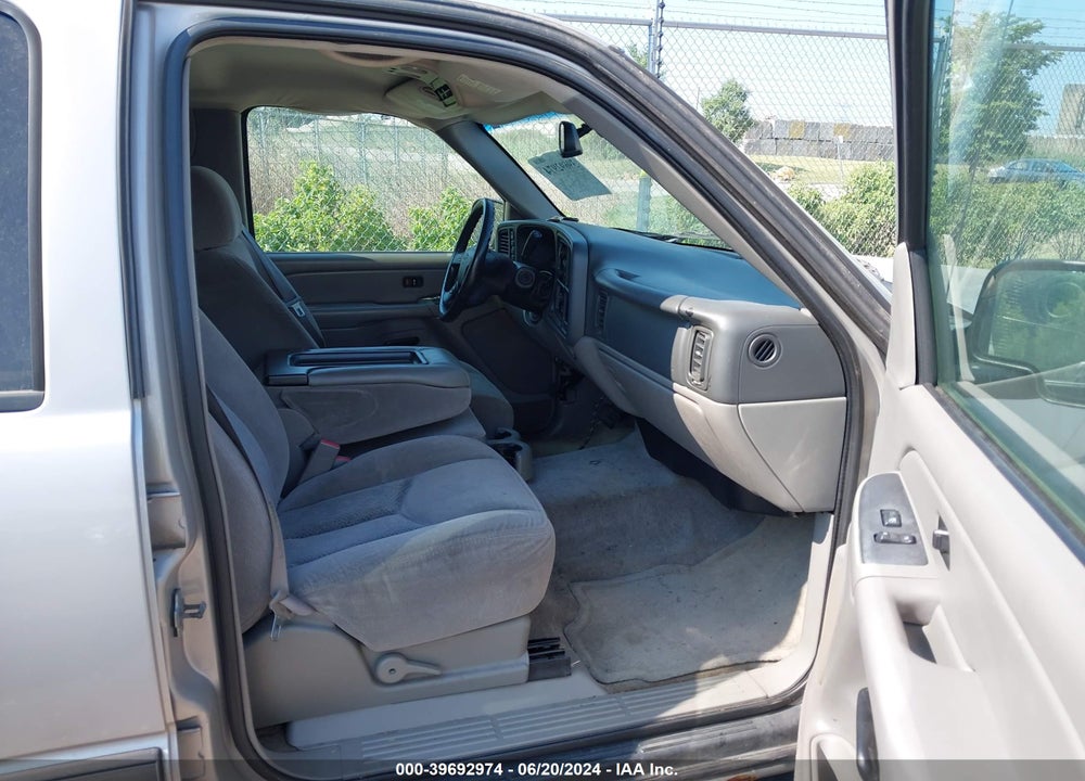 2005 CHEVROLET TAHOE LS VIN: 1GNEK13V95J128078