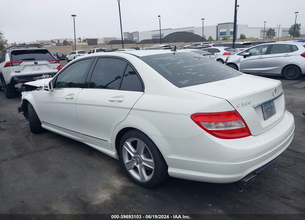 2010 MERCEDES-BENZ C 300 LUXURY/SPORT VIN: WDDGF5EB0AR122302