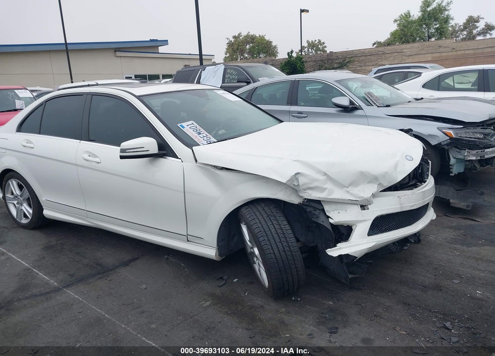 2010 MERCEDES-BENZ C 300 LUXURY/SPORT VIN: WDDGF5EB0AR122302