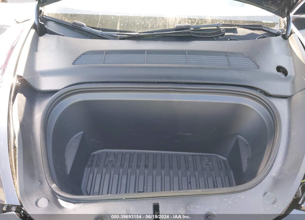 2024 TESLA MODEL Y VIN: 7SAYGDEEXRA238009