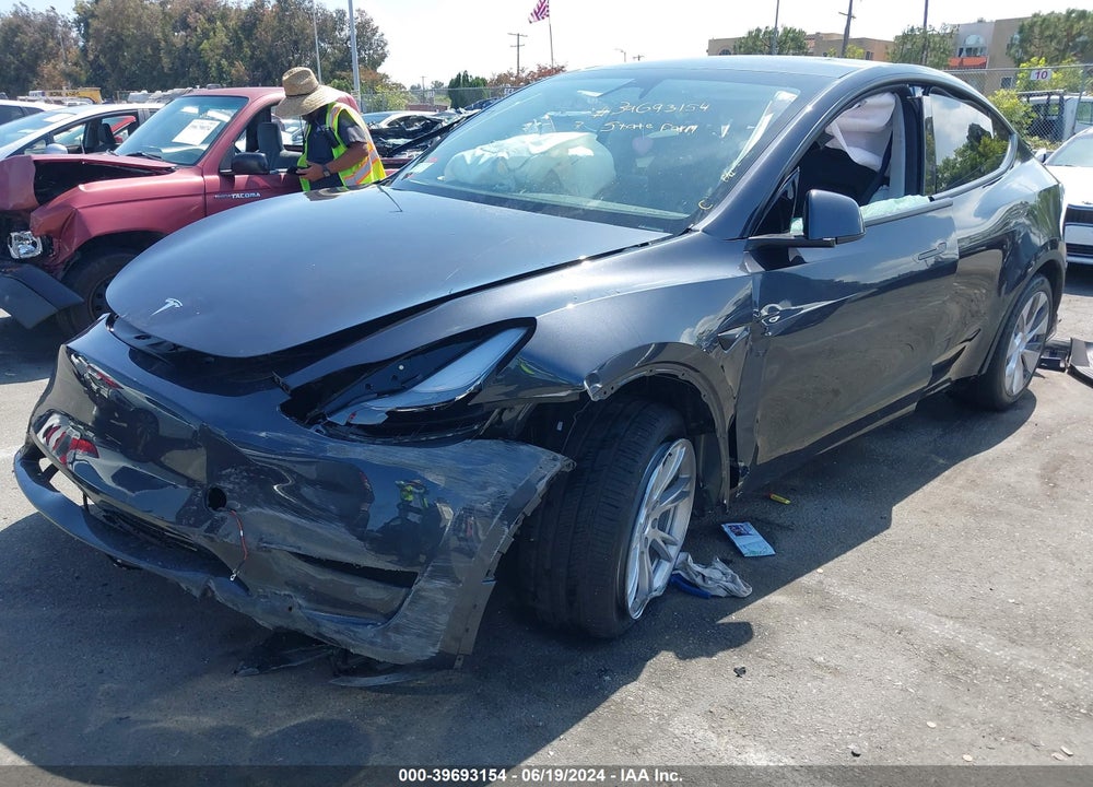 2024 TESLA MODEL Y VIN: 7SAYGDEEXRA238009