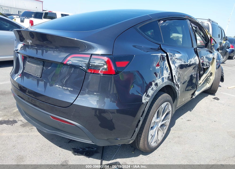 2024 TESLA MODEL Y VIN: 7SAYGDEEXRA238009