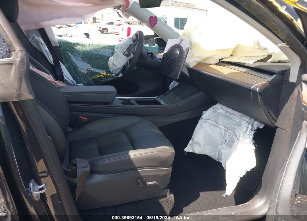 2024 TESLA MODEL Y VIN: 7SAYGDEEXRA238009