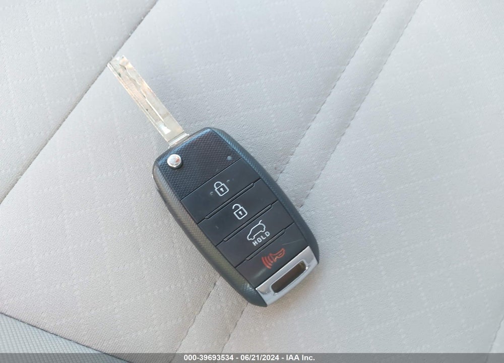 2016 KIA SORENTO 2.4L LX VIN: 5XYPGDA31GG108349