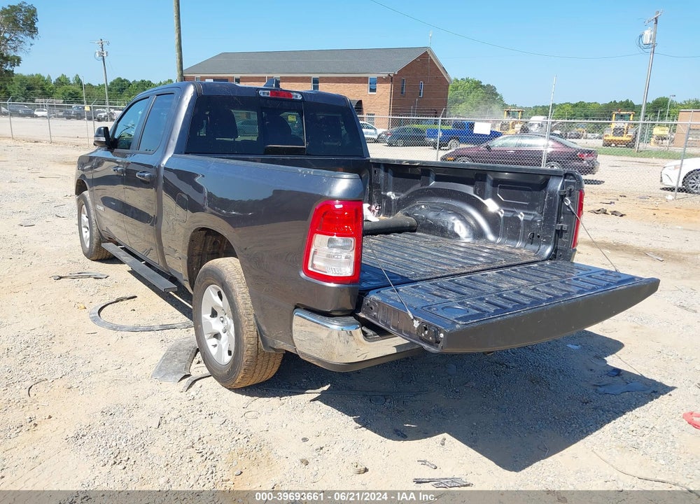 2022 RAM 1500 BIG HORN QUAD CAB 4X4 6'4 BOX VIN: 1C6RRFBG7NN287560