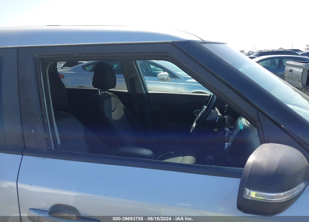 2018 KIA SOUL VIN: KNDJP3A56J7610201