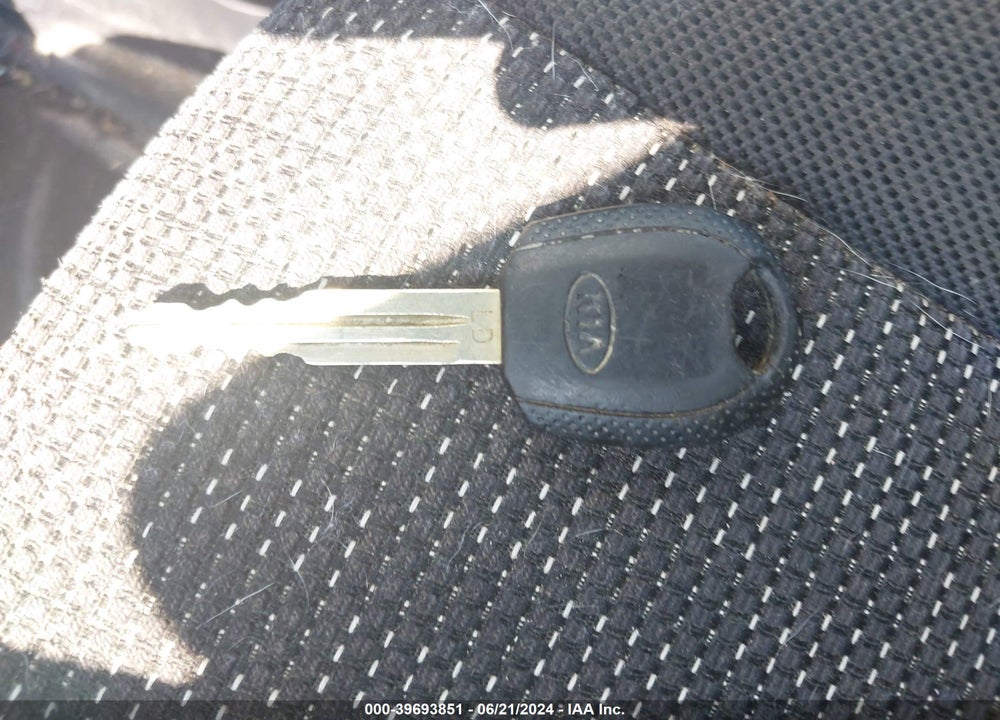 2008 KIA SPORTAGE LX VIN: KNDJF724087511478