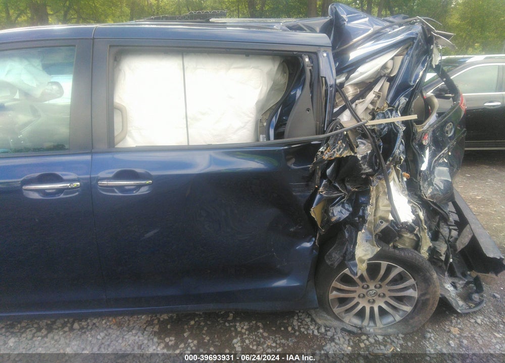 2020 TOYOTA SIENNA XLE VIN: 5TDYZ3DC7LS054234