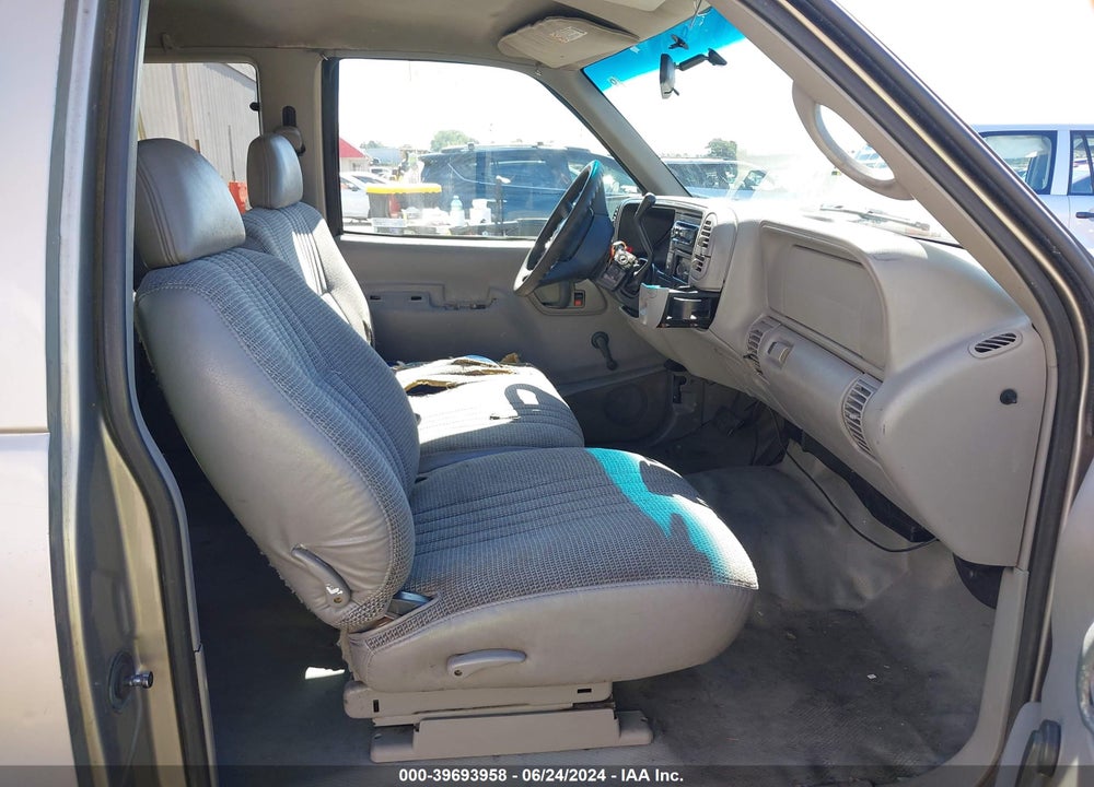 1998 CHEVROLET C1500 FLEETSIDE VIN: 1GCEC19W4WE221249
