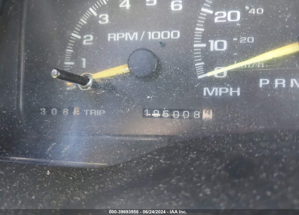 1998 CHEVROLET C1500 FLEETSIDE VIN: 1GCEC19W4WE221249