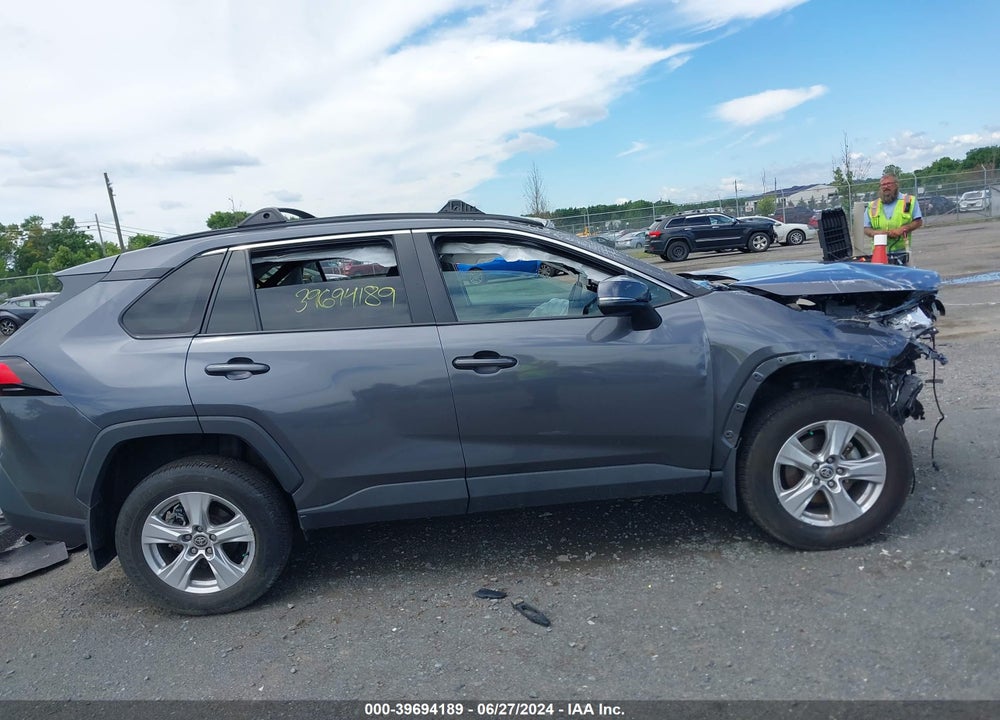 2021 TOYOTA RAV4 XLE VIN: 2T3P1RFVXMC241456