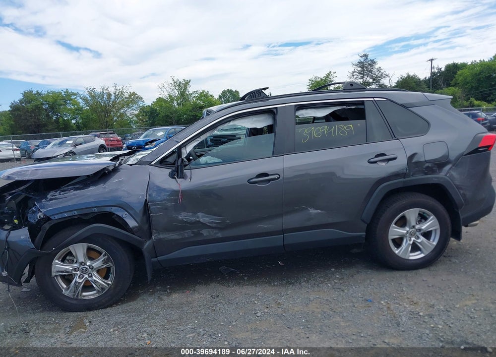 2021 TOYOTA RAV4 XLE VIN: 2T3P1RFVXMC241456