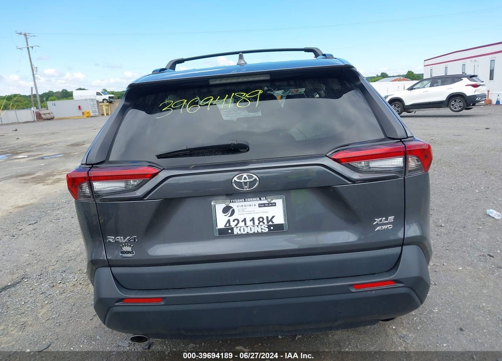 2021 TOYOTA RAV4 XLE VIN: 2T3P1RFVXMC241456