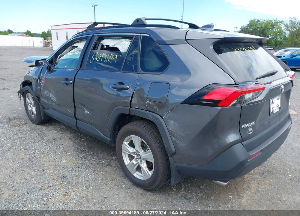 2021 TOYOTA RAV4 XLE VIN: 2T3P1RFVXMC241456