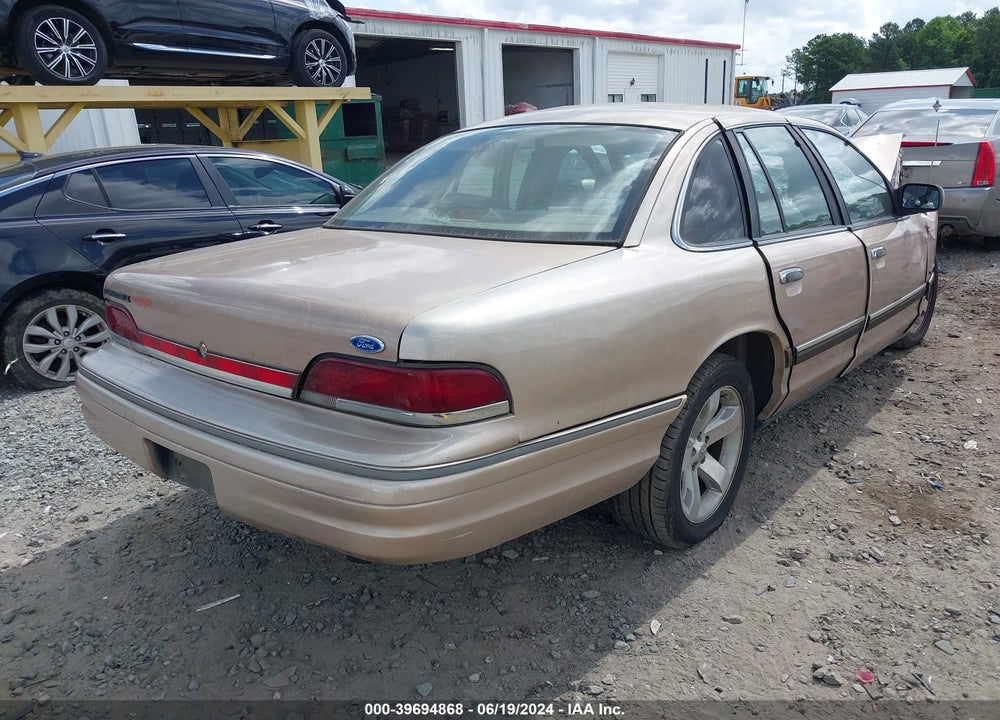 1993 FORD CROWN VICTORIA LX VIN: 2FALP74W3PX133384