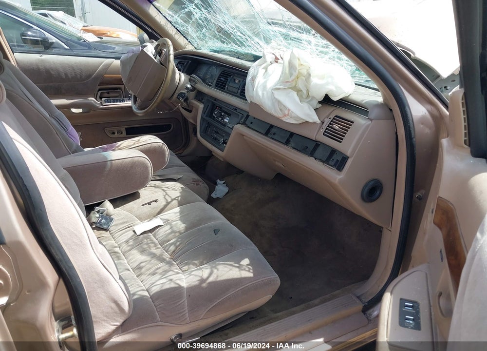 1993 FORD CROWN VICTORIA LX VIN: 2FALP74W3PX133384
