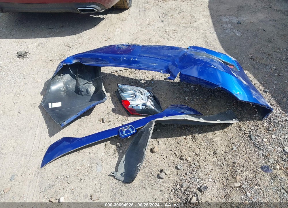2018 HONDA CIVIC EX VIN: 2HGFC2F70JH577627