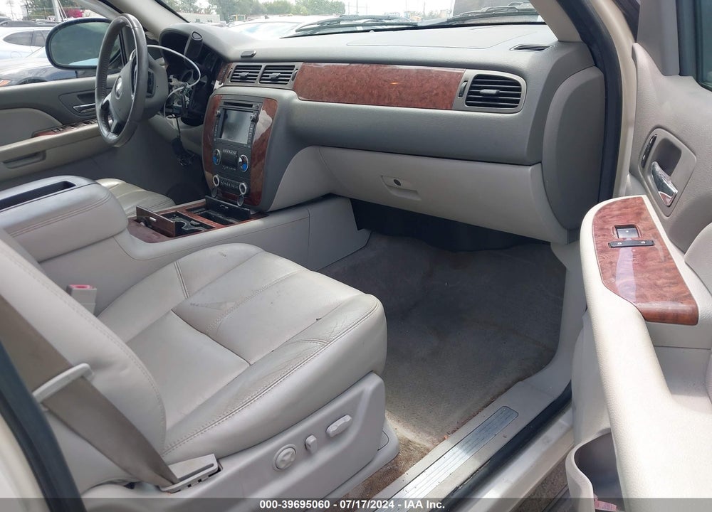 2008 CHEVROLET TAHOE LTZ VIN: 1GNFC130X8R212079