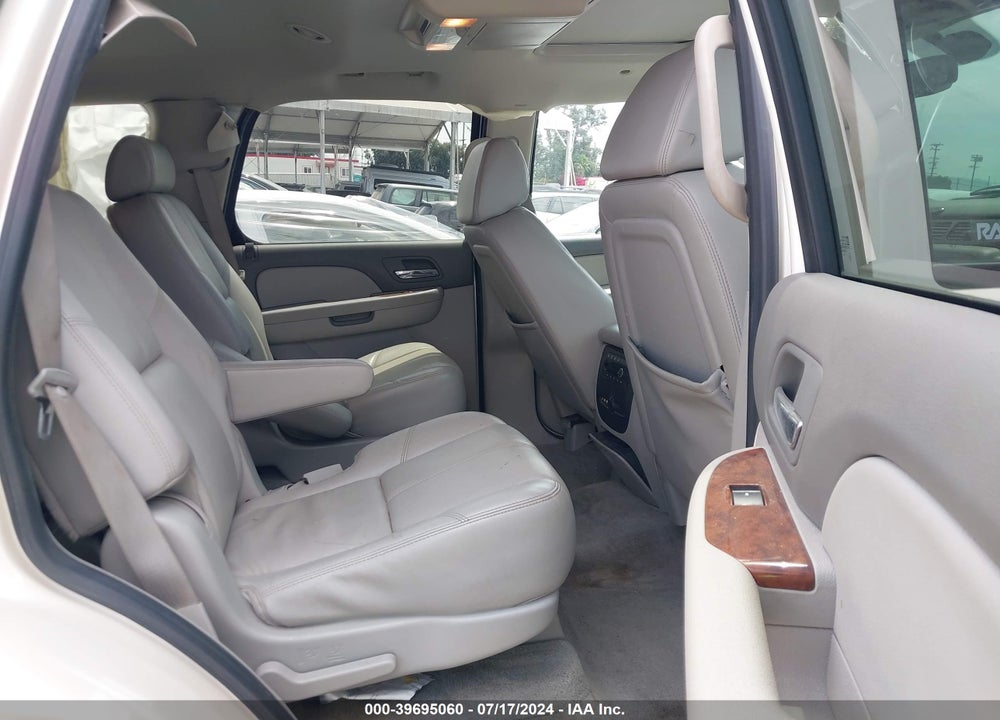 2008 CHEVROLET TAHOE LTZ VIN: 1GNFC130X8R212079