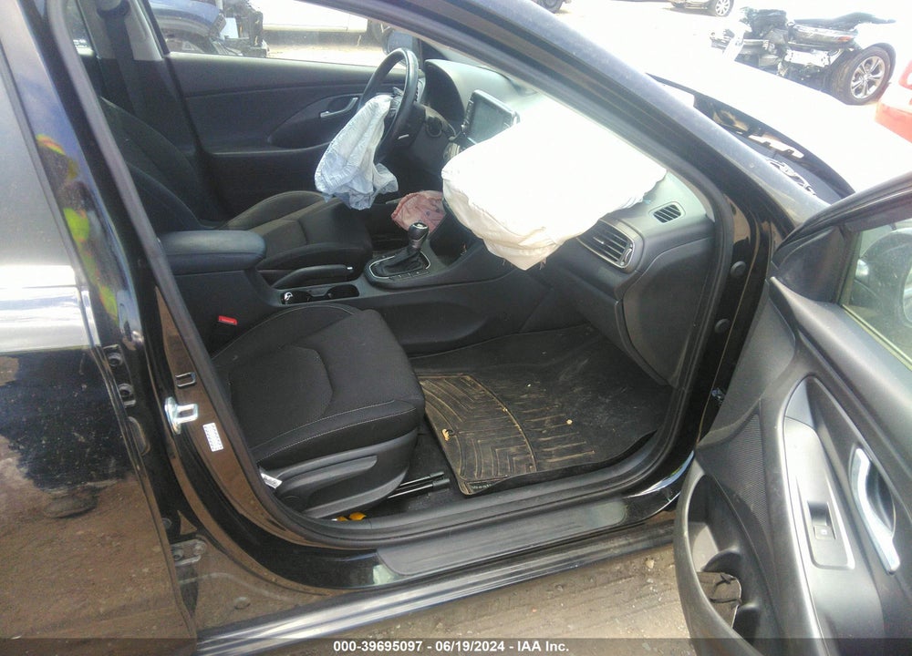 2018 HYUNDAI ELANTRA GT VIN: KMHH35LE2JU038088