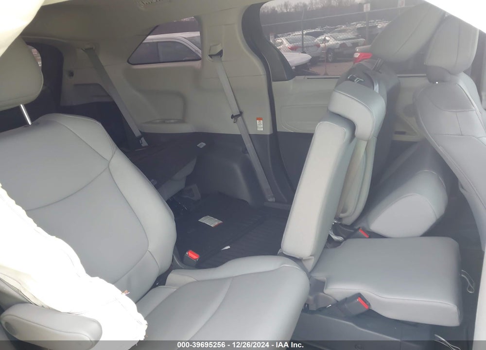 2024 TOYOTA SIENNA XLE VIN: 5TDYRKEC1RS185466