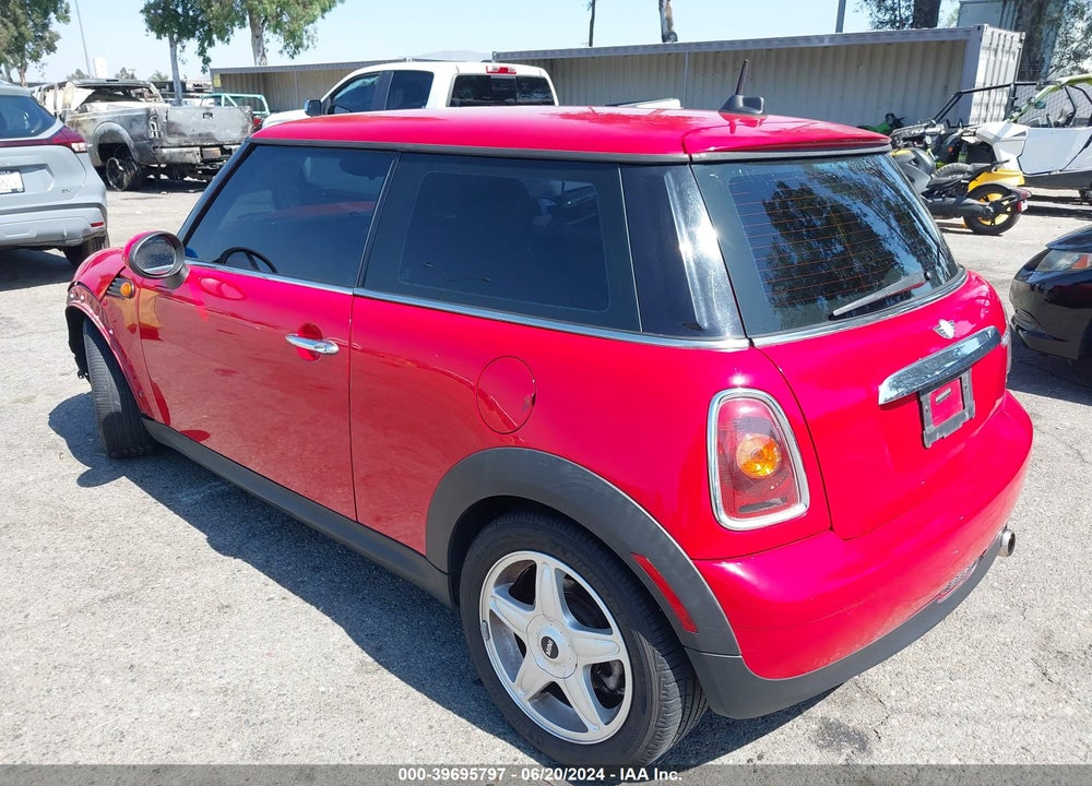 2008 MINI COOPER VIN: WMWMF33598TT67804