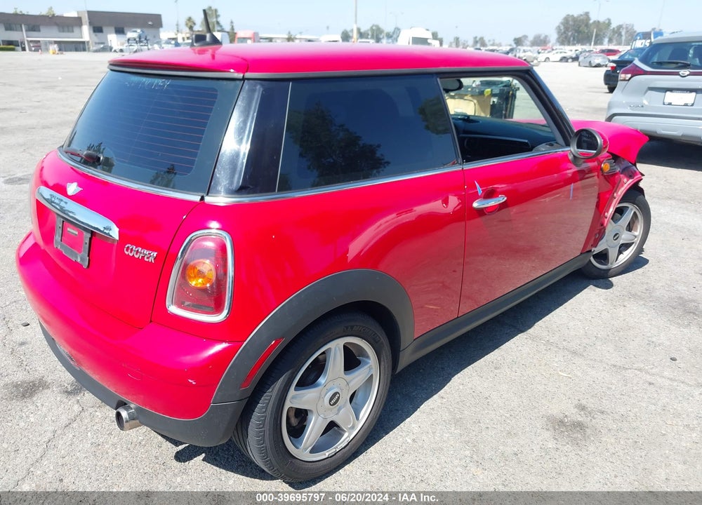2008 MINI COOPER VIN: WMWMF33598TT67804