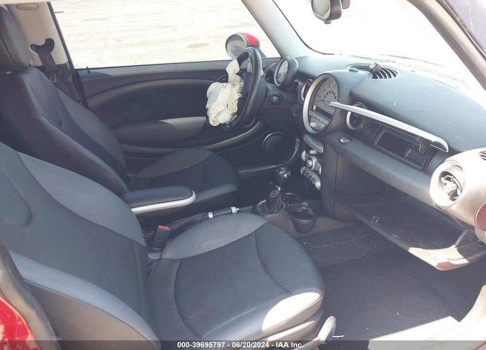 2008 MINI COOPER VIN: WMWMF33598TT67804