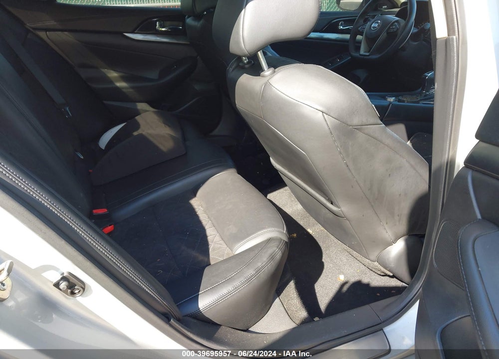 2017 NISSAN MAXIMA VIN: 1N4AA6AP0HC427596
