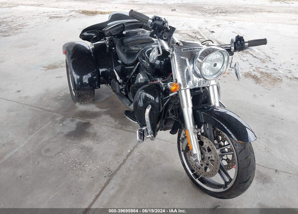 2015 HARLEY-DAVIDSON FLRT FREE WHEELER VIN: 1HD1MCM18FB850628