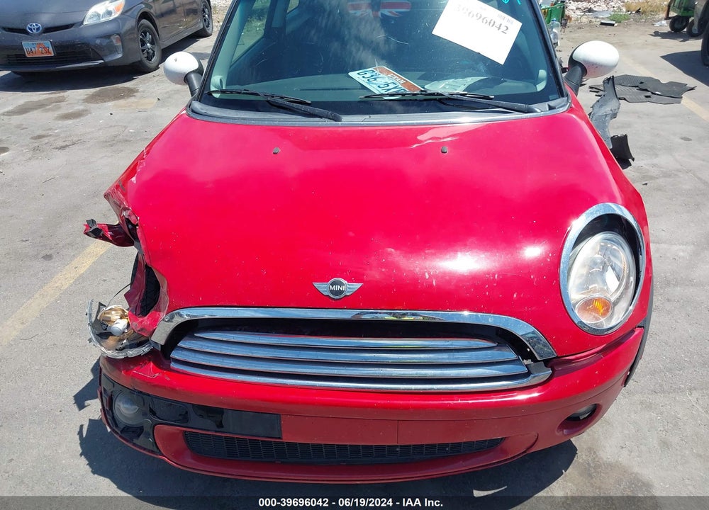 2008 MINI COOPER VIN: WMWMF33558TT62048